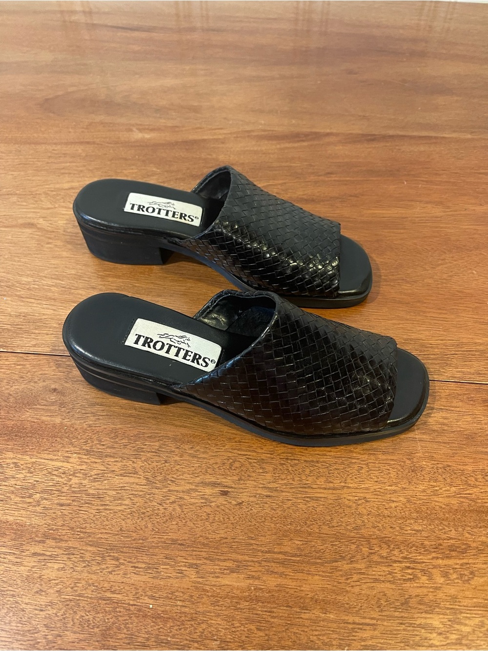 Trotters Black Leather Woven Slide Mules Sandals Short Block Heel - Picture 2 of 12